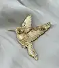 broche en émail bleu et orange motif colibri