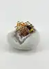 broche éventail à motif d'abeille et nid d'abeille
