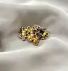 broche éventail à motif d'abeille et nid d'abeille