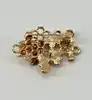broche éventail à motif d'abeille et nid d'abeille