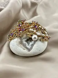 broche éventail à motif floral