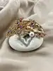 broche éventail à motif floral