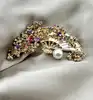 broche éventail à motif floral