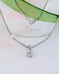 chaine maille vénitienne orné d'un pendentif rond pavé de 7 petits diamants or 750 millième (18 ct) 4,43g