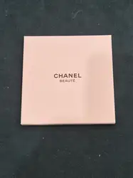 coffret de breloques chanel flocon de neige pour noël 2024 (version papier)