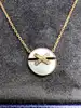 collier chaumet jeux de liens harmony en or rose avec un pendentif rond en nacre serti de petits diamants or 750 millième (18 ct) 