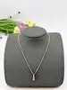 collier fine maille gourmette avec pendentif barre rectangulaire serti de zircons argent 925 millième (22 ct) 6,18 g