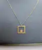 collier orné d'un pendentif carré orné d'un strass or 375 millième (9 ct) 0,98g