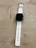 montre connectée apple watch ultra + cellular, boîtier titane 49mm avec bracelet océan blanc