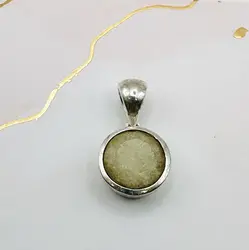 pendentif en argent rond orné d'un cabochon en pierre naturelle argent 925 millième (22 ct) 4,81 g