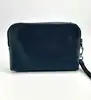 pochette furla en cuir bleu dotée d'une dragonne noire amovible