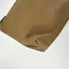 pochette / trousse longchamp en cuir grainé camel avec détails métalliques argentés