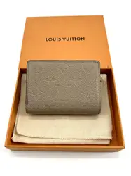 portefeuille compact louis vuitton cléa en cuir mogogram de couleur tourelle