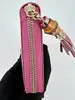 portefeuille zippé gucci en cuir verni rose avec pendentif bambou