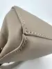 sac à bandoulière michael kors en cuir saffiano beige avec poignée