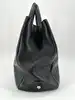 sac à main cabas lamarthe en cuir grainé noir fermoir tournant argenté
