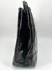sac cabas longchamp roseau en cuir verni noir effet froissé avec son fermoir métallique argenté