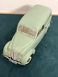 voiture miniature 1/18 solido renault juvaquatre - 2006 - vert crème