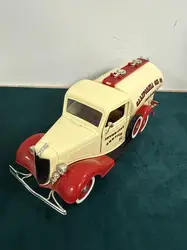 voiture miniature 1/19 solido ford v8 - 1936 - beige et rouge
