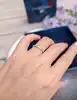 bague demie alliance mauboussin lovissime aussi en or blanc et 17 diamants d'environ 0,25ct au total  or 750 millième (18 ct) 1,98