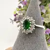 bague marguerite entourage ovale verte serti de zircons blancs argent 925 millième (22 ct) 2,31g