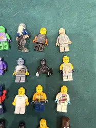 lot figurine lego et accessoires dépareillé
