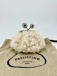 mini sac fourré max mara weekend fluffy pasticcino bag nano blanc avec bandoulières chaîne et mousqueton