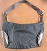 sac lancel porté épaule en toile noir et cuir marron